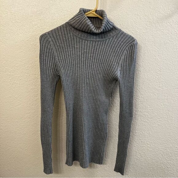 Gray Turtleneck Ribbed Sweater (Size Medium) - Picture 1 of 4